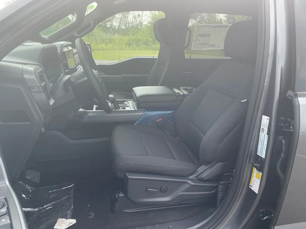New 2026 Carbonized Gray Metallic Ford XLT image 13