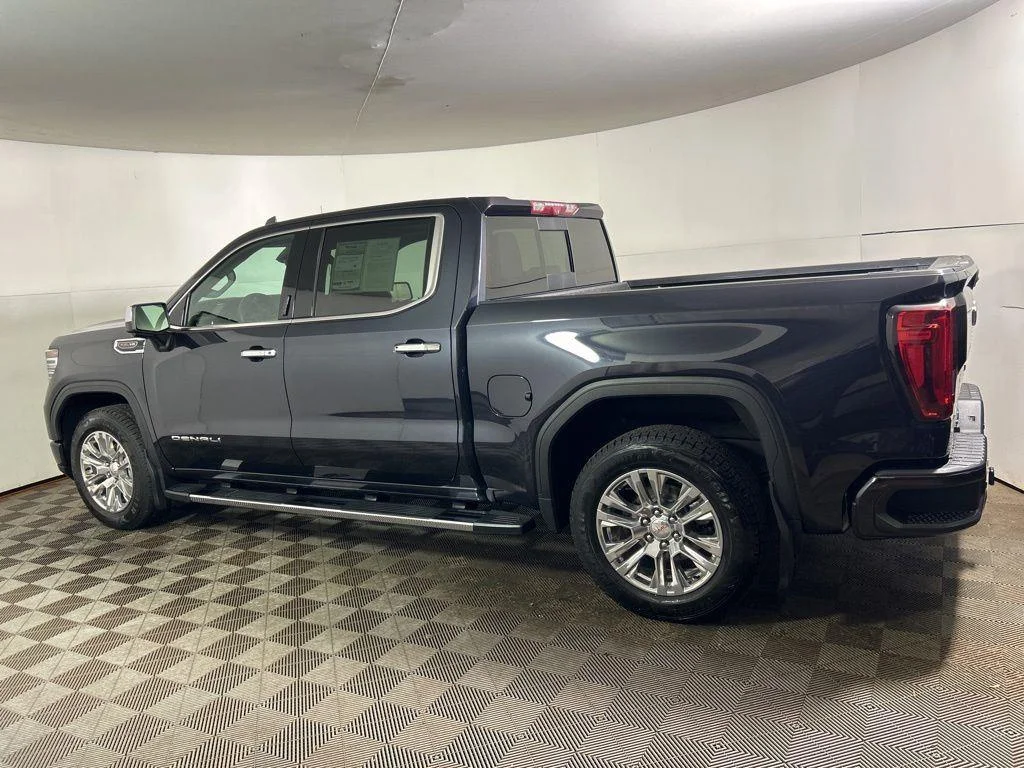 Used 2023 Titanium GMC Denali image 11