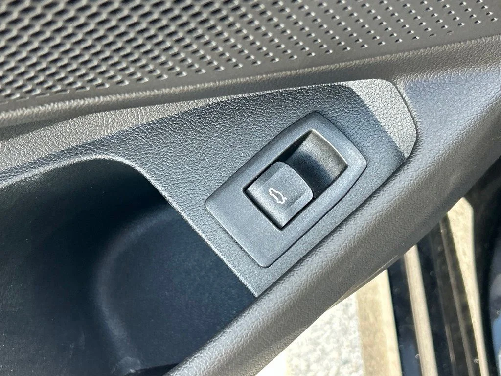 Used 2019 Jet Black BMW 330i image 19