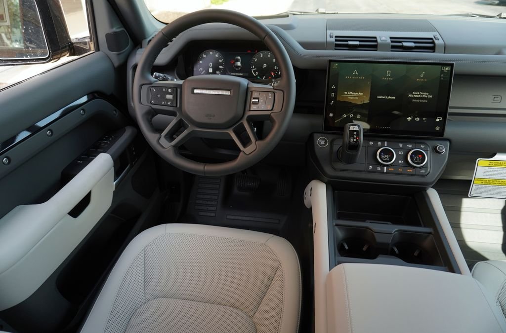New 2026 Santorini Black Land Rover S image 15