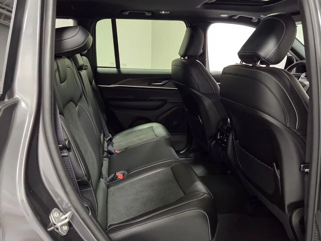 New 2026 Baltic Gray Metallic Clear-Coat Exterior Paint Jeep Altitude image 15
