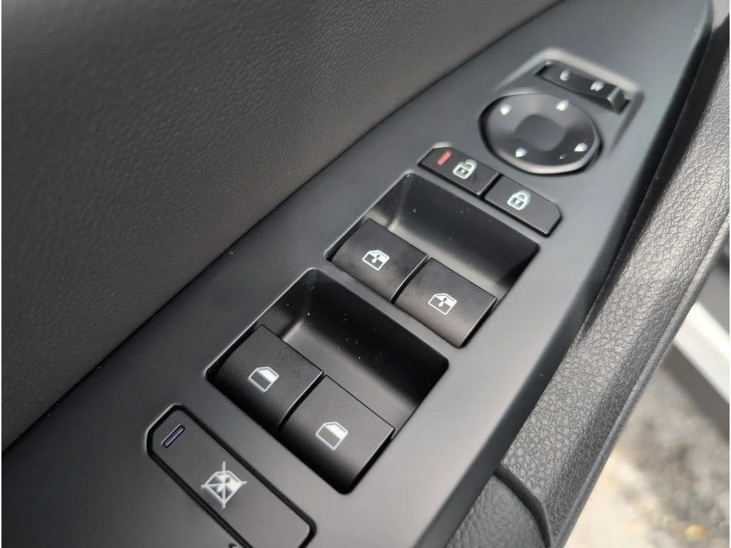 New 2026 Glacial White Pearl Kia EX image 12