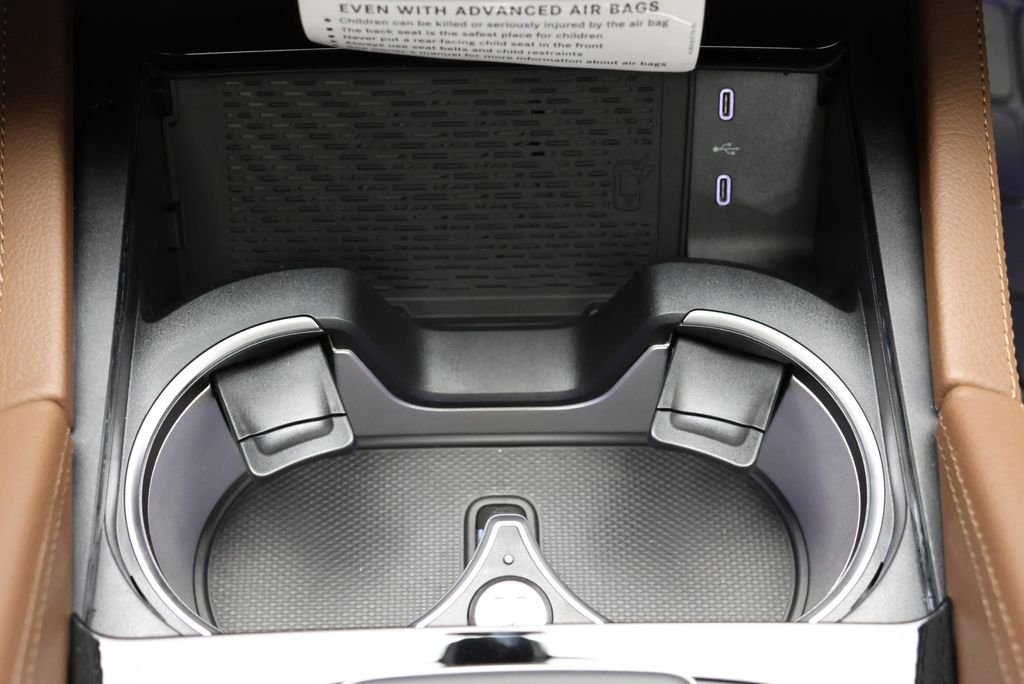 New 2026 MANUFAKTUR Moonlight White Metallic Mercedes-Benz GLS 450 image 28