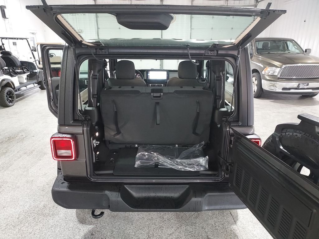 New 2026 Granite Crystal Metallic Clear-Coat Exterior Paint Jeep Sport image 28