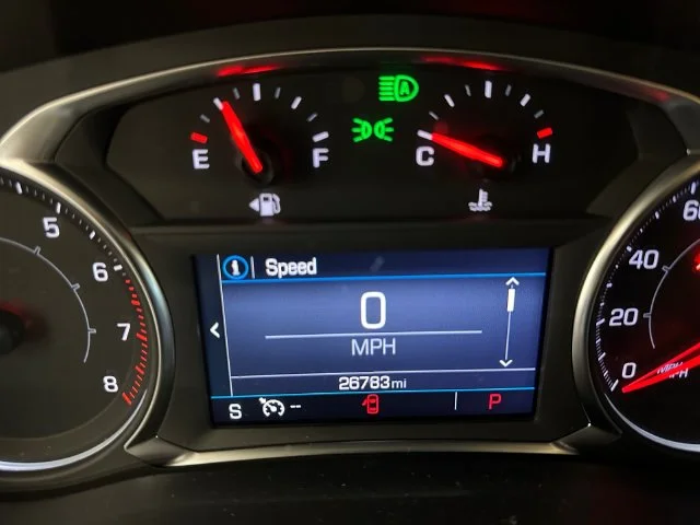 Used 2023 White GMC SLE image 28