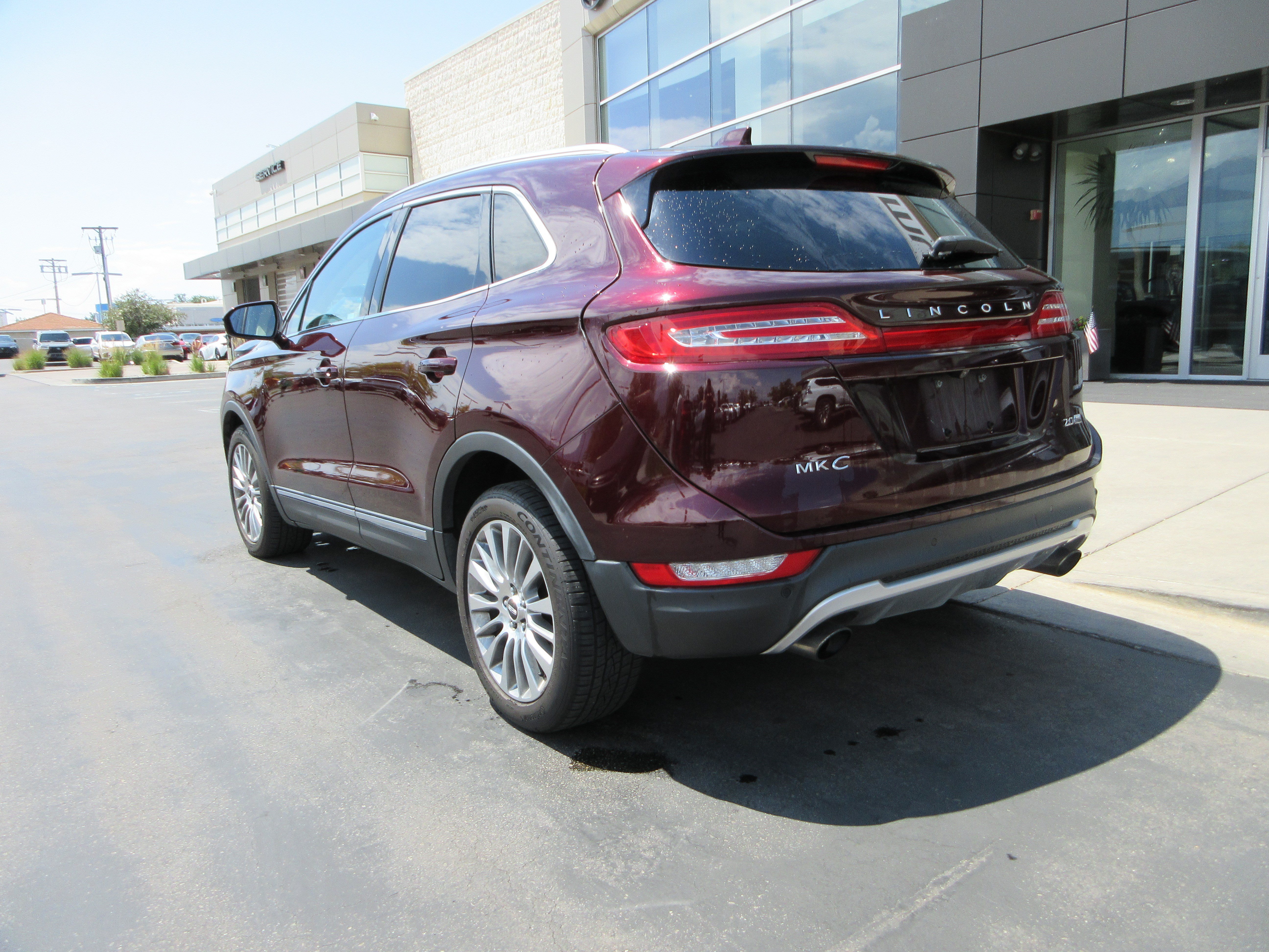 Used 2016 Burgundy Velvet Metallic Tinted Clearcoat Lincoln Reserve image 5