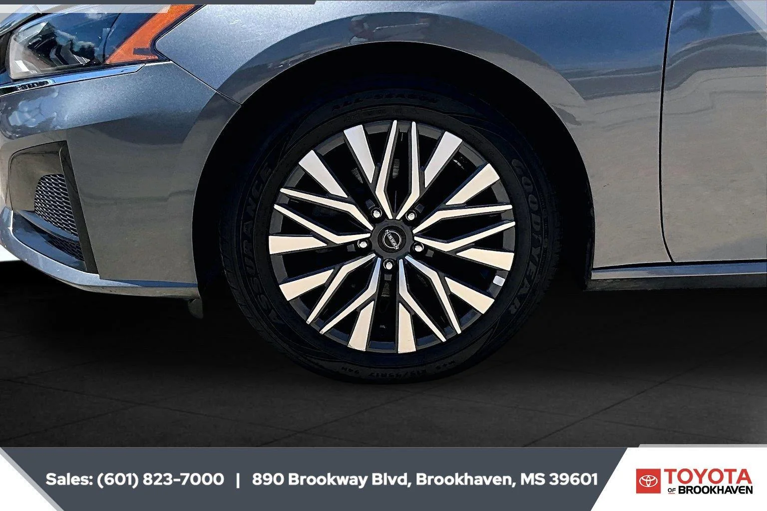 Used 2025 Gun Metallic Nissan SV image 7