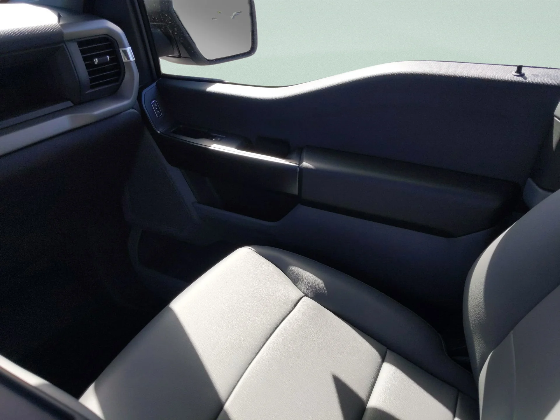 Used 2024 Oxford White Ford XL image 29