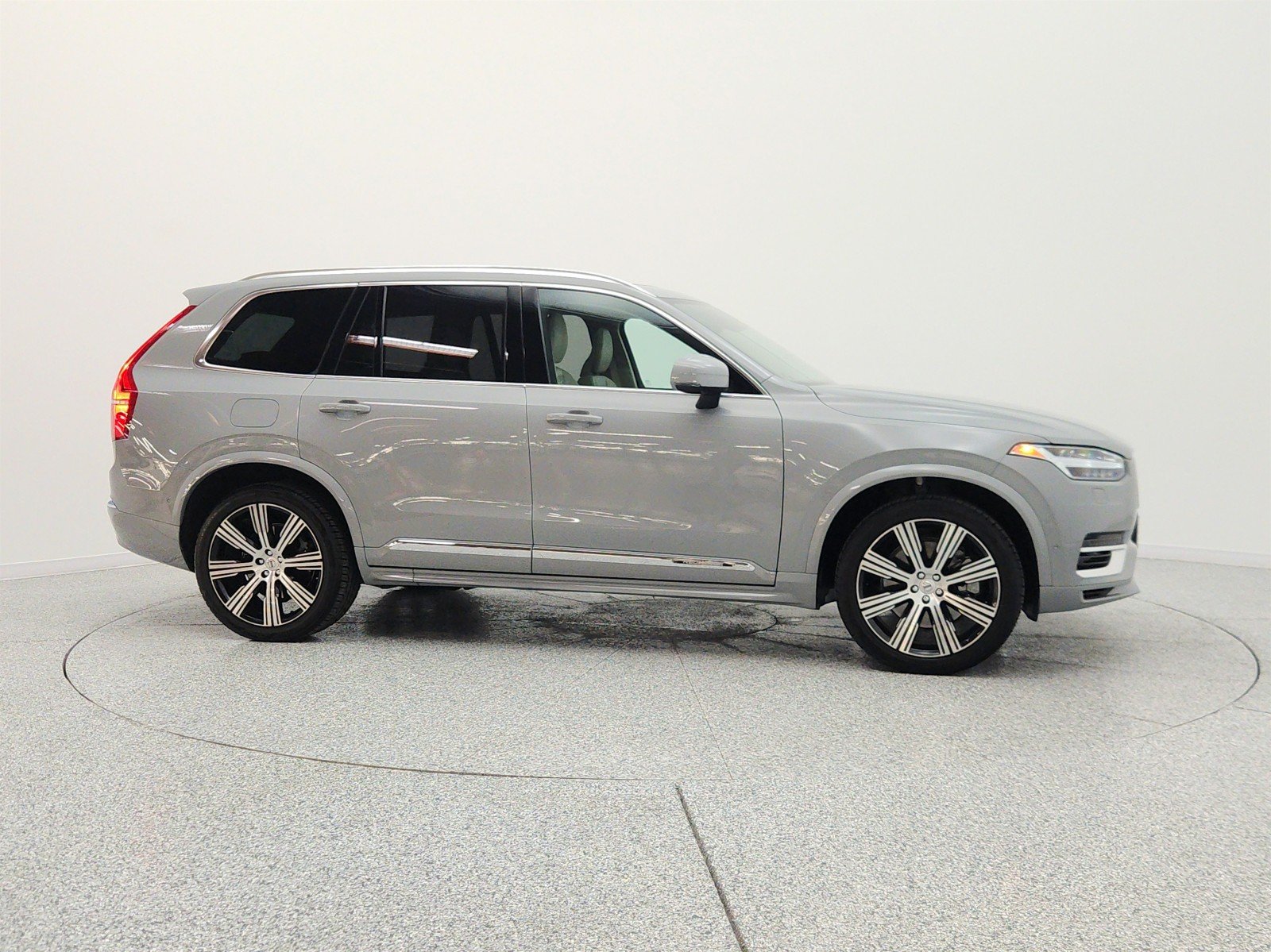 Used 2024 Vapour Grey Metallic Volvo T8 eAWD PHEV Plus 6P image 4