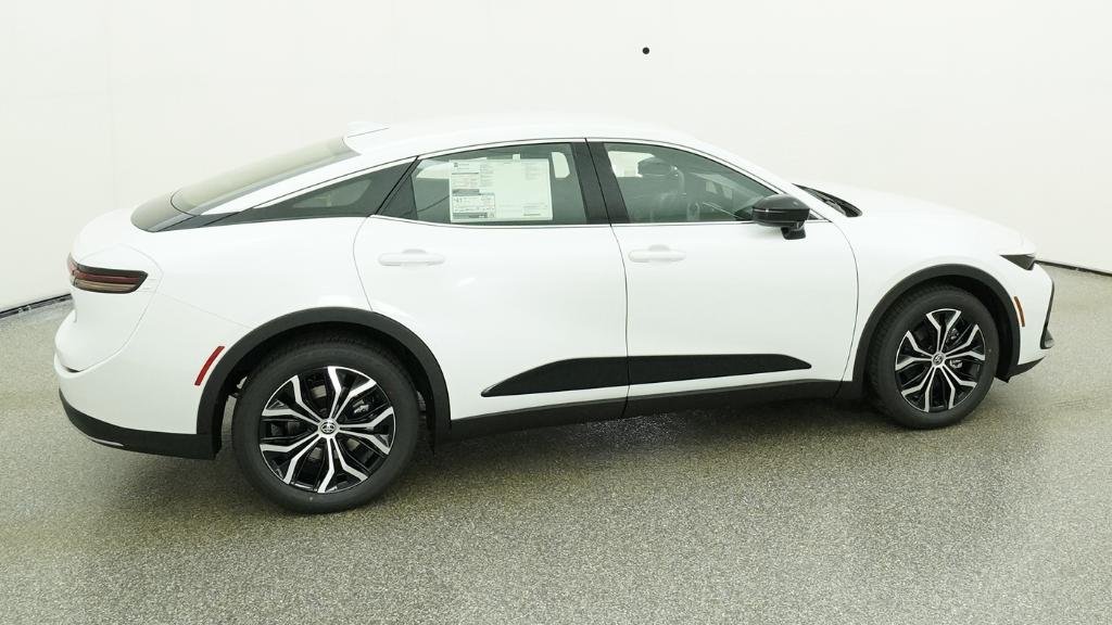 New 2026 Oxygen White Toyota XLE image 2