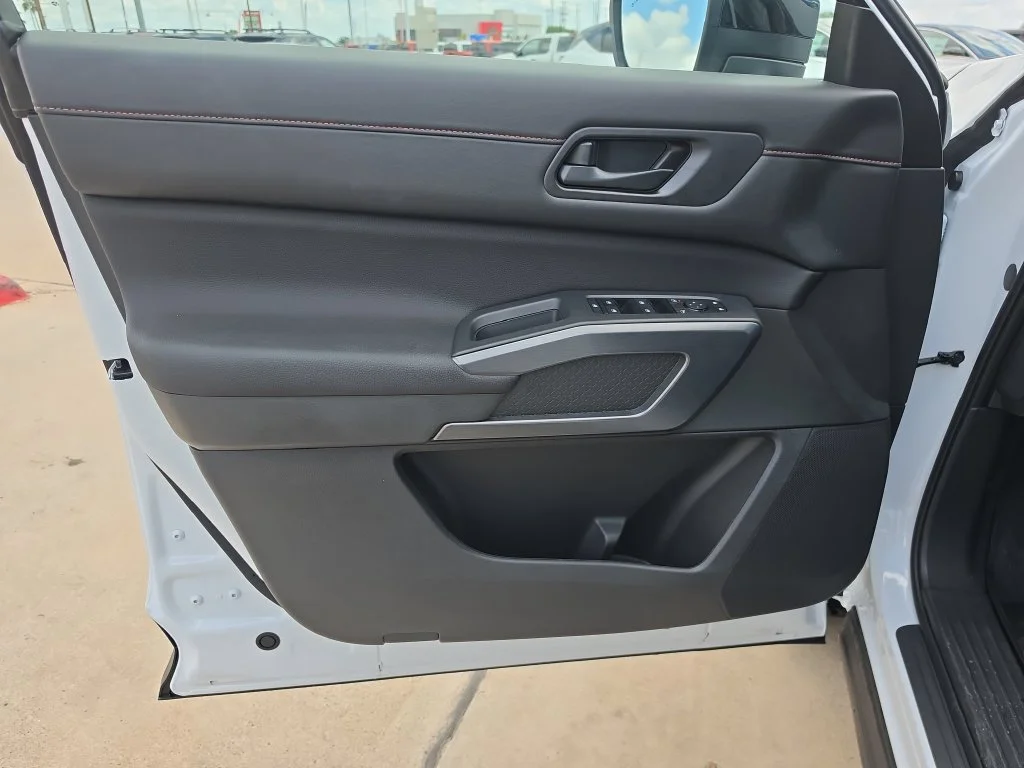 New 2026 Everest White Pearl TriCoat Nissan Rock Creek® image 21