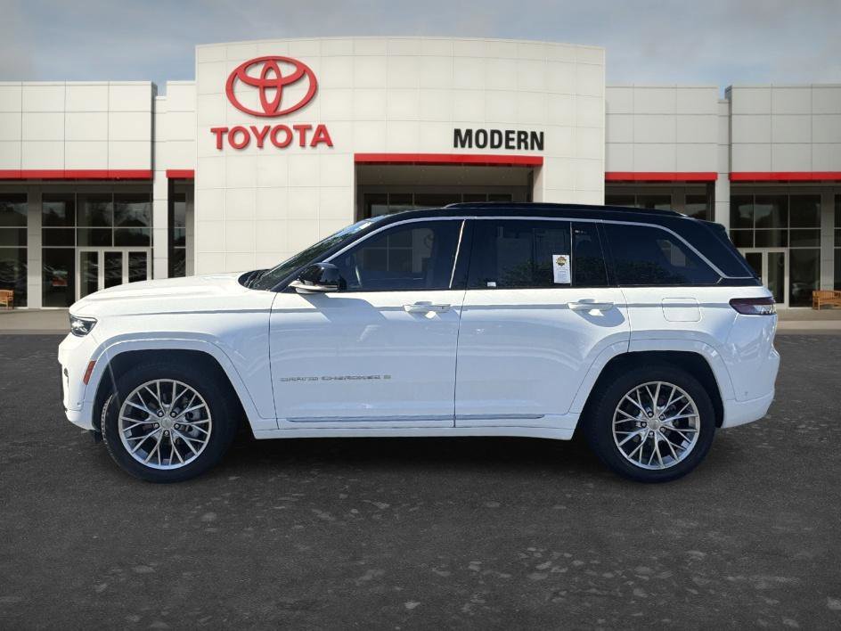 Used 2025 Bright White Clearcoat Jeep Summit image 7