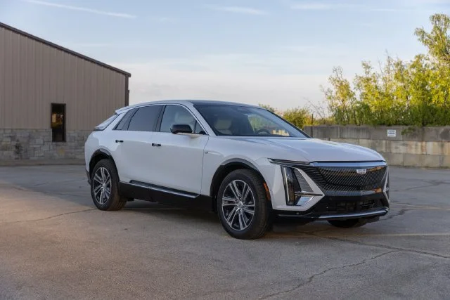 New 2025 Crystal White Tricoat Cadillac Luxury 1 image 4