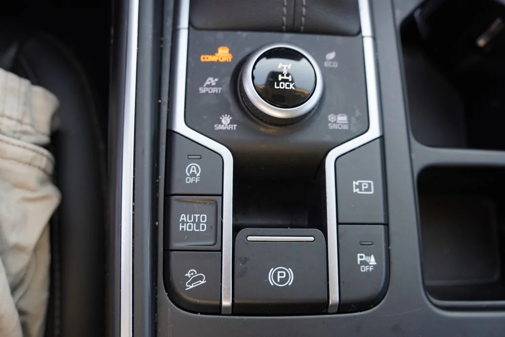 Used 2023 Aruba Green Kia X-Line EX image 32