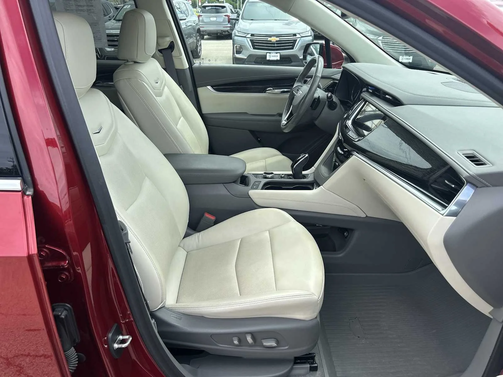Used 2021 INFRARED TINTCOAT Cadillac Premium Luxury image 29
