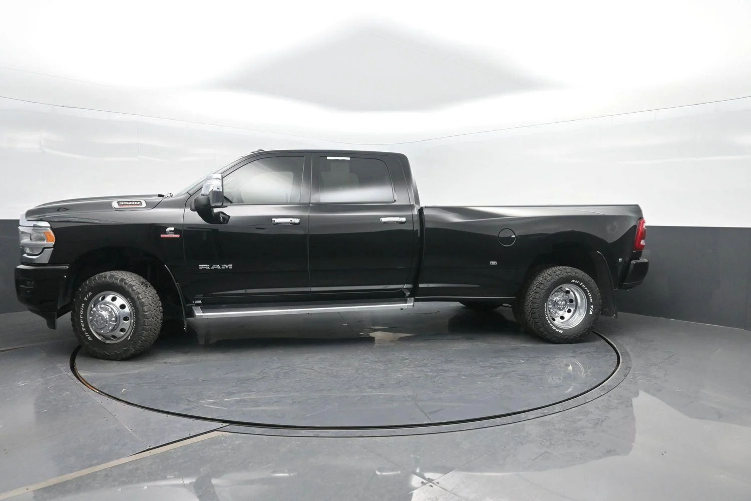 2024 RAM 3500 Laramie 4X4 Crew Cab LWB's photo