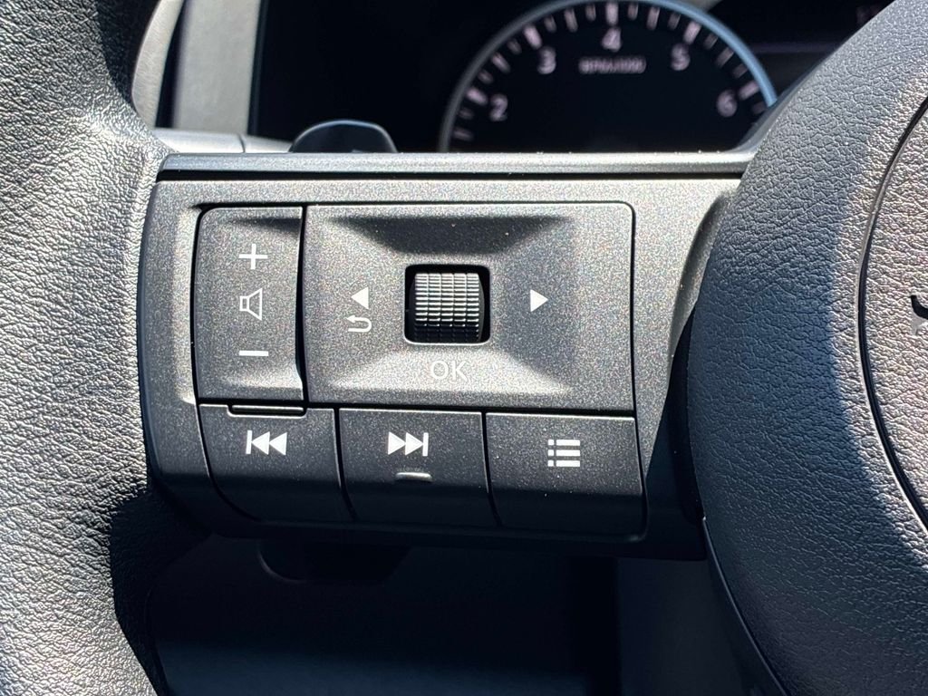 Used 2025 White Nissan S image 23