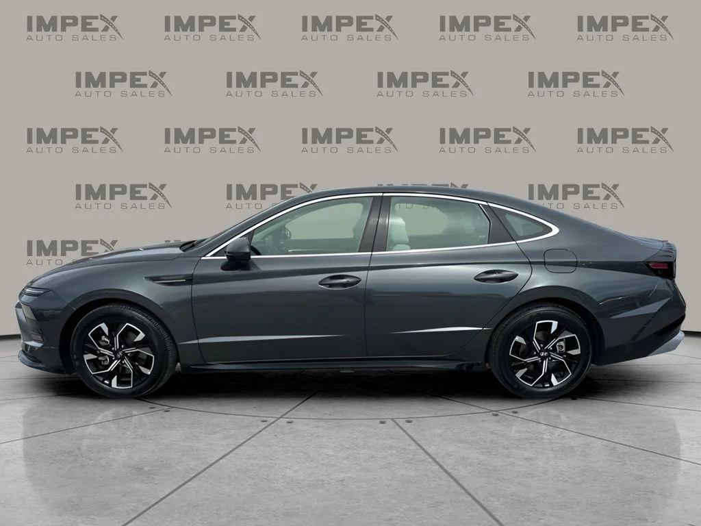 Used 2025 Gray Hyundai SEL image 2