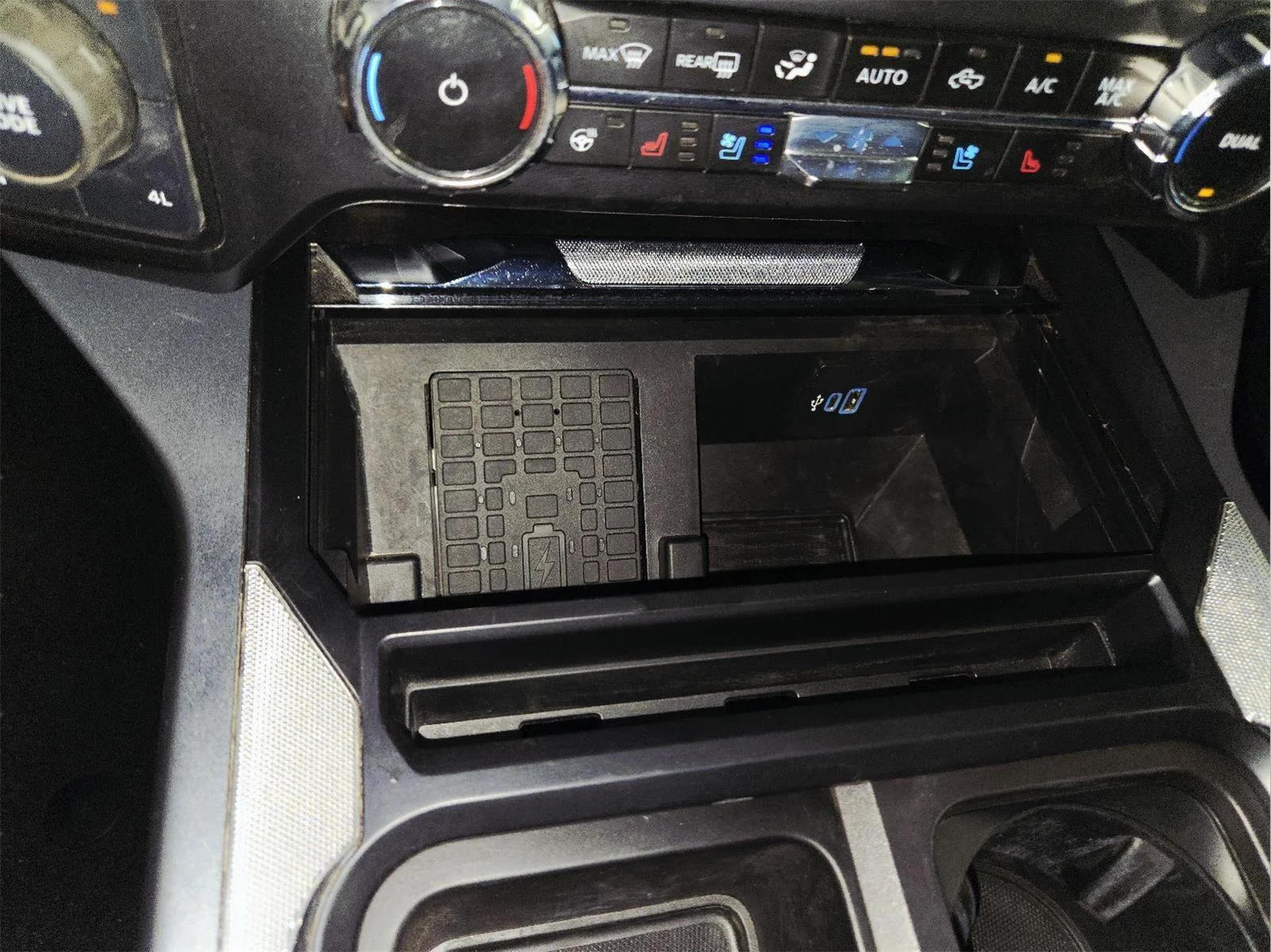 Used 2024 Iconic Silver Ford LARIAT image 50