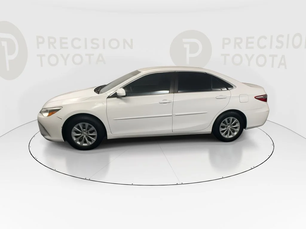 Used 2017 Super White Toyota LE image 11