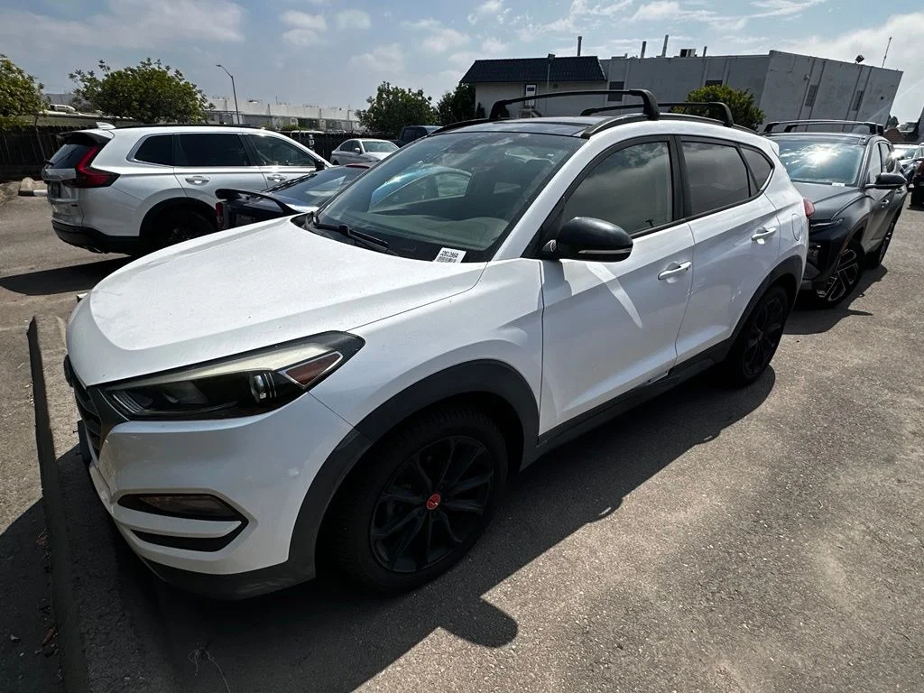 Used 2017 White Hyundai Night image 13