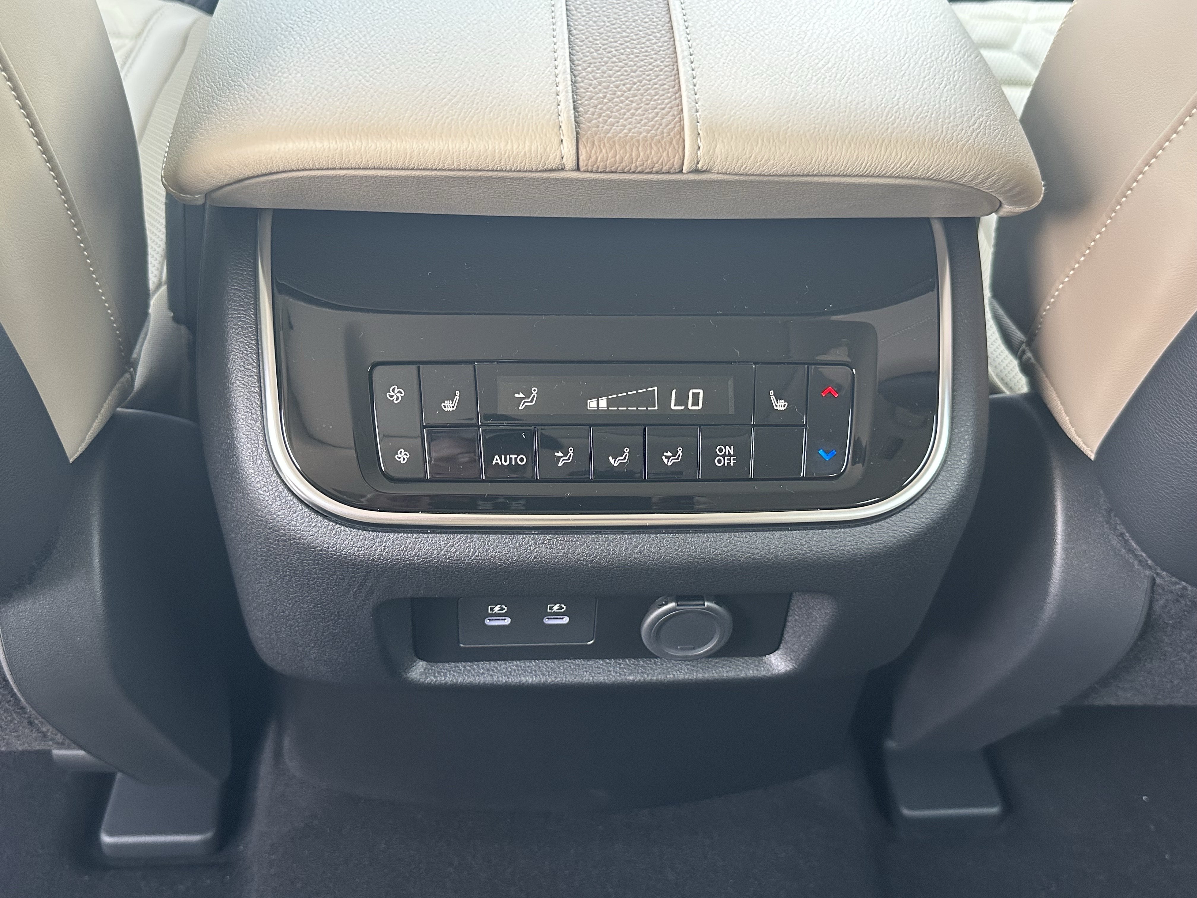 New 2026 Everest White Pearl Tricoat Nissan Platinum Reserve image 24