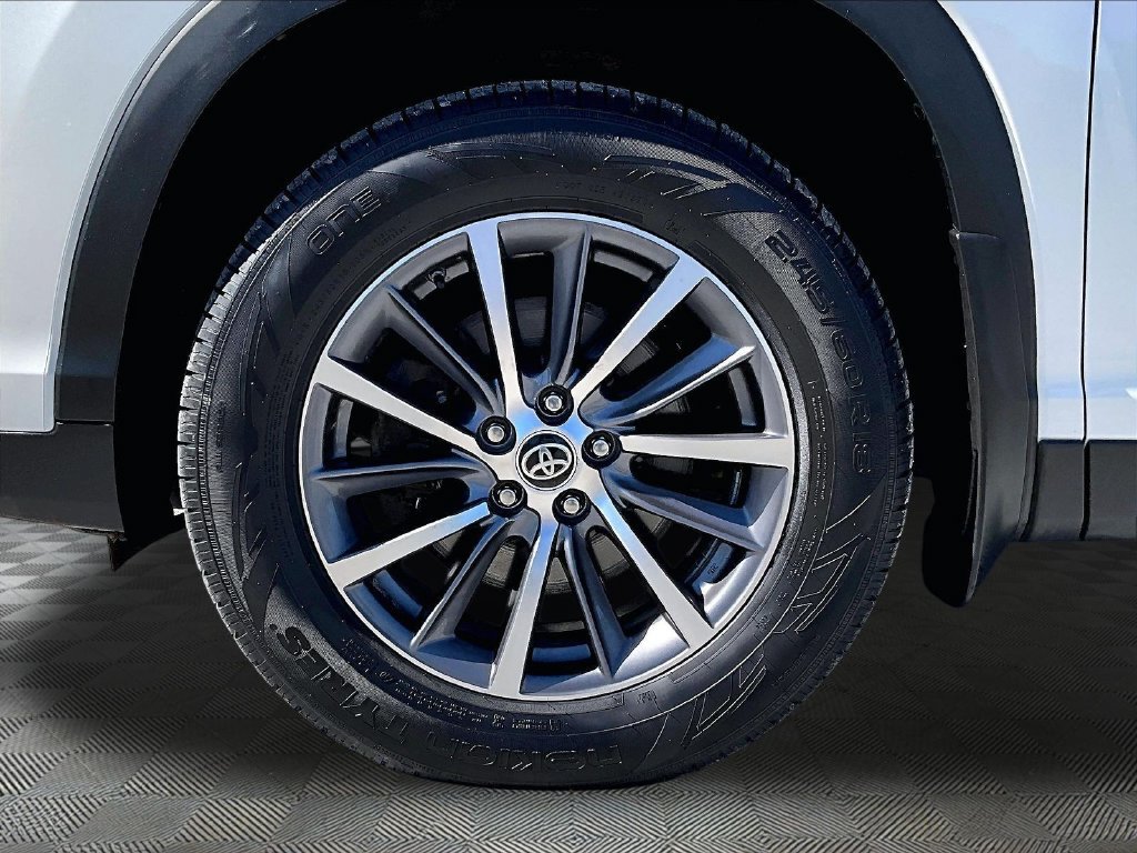 Used 2019 Blizzard Pearl Toyota XLE image 7