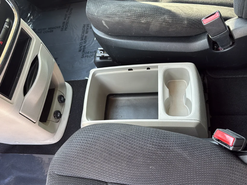 Used 2015 Silver Dodge SE image 17