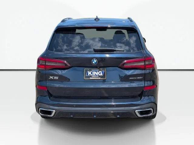 Used 2022 Black BMW xDrive40i image 8