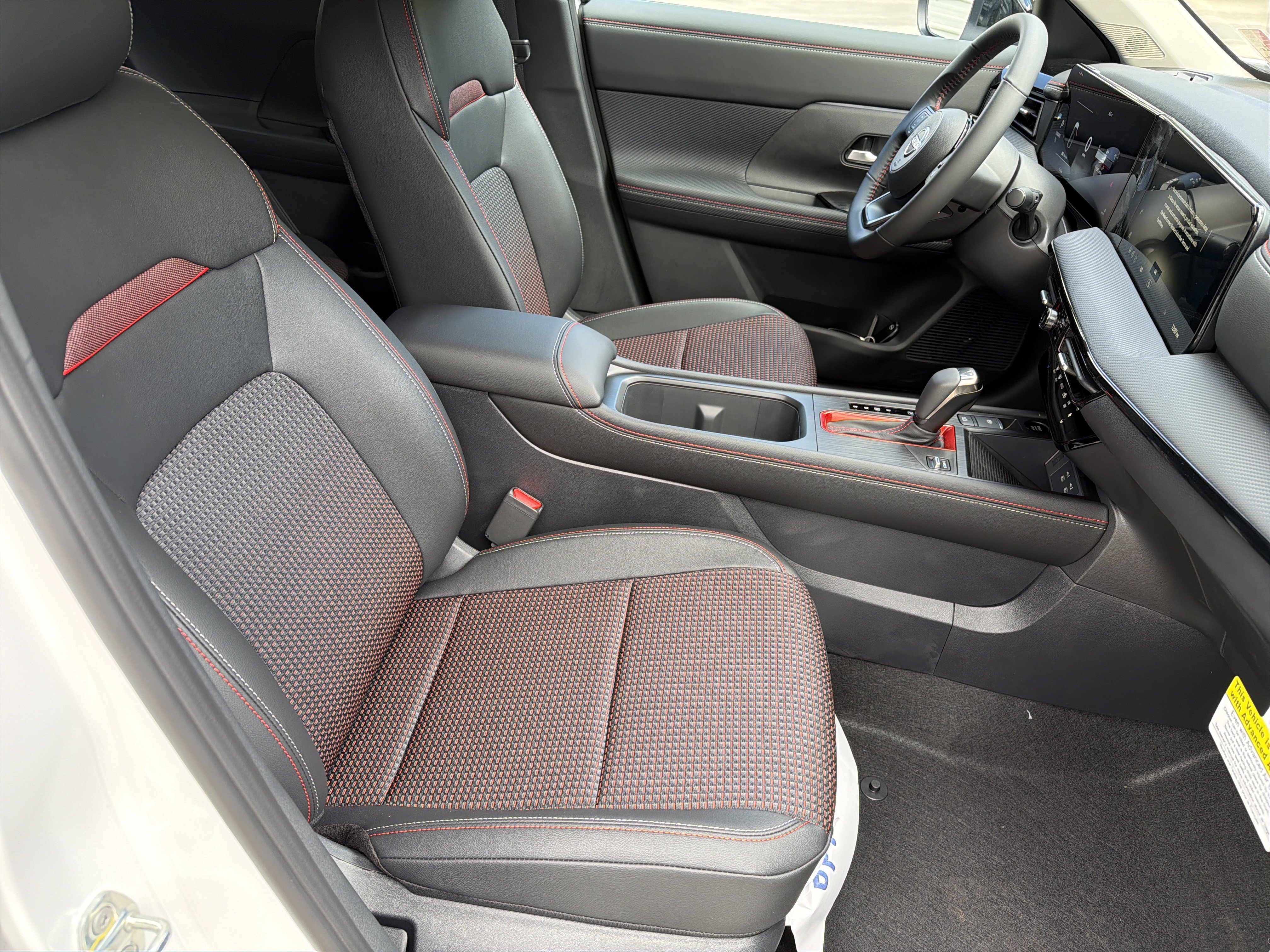 New 2026 Aspen White Tricoat/Super Black Nissan SR image 14