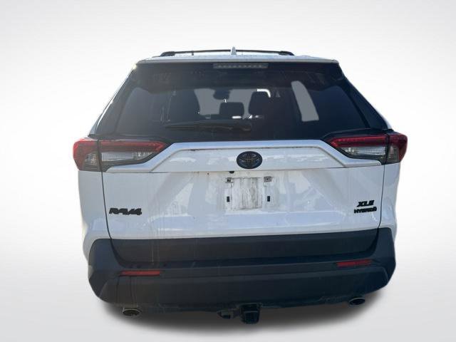 Used 2022 White Toyota XLE image 4