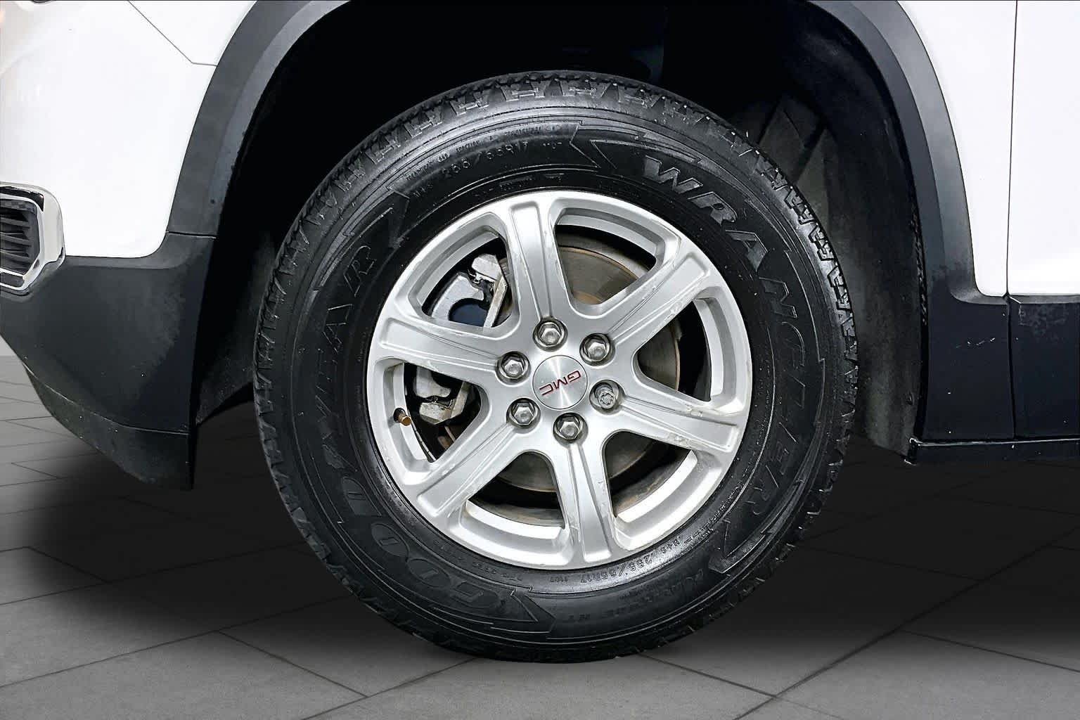 Used 2019 Summit White GMC SLE image 11