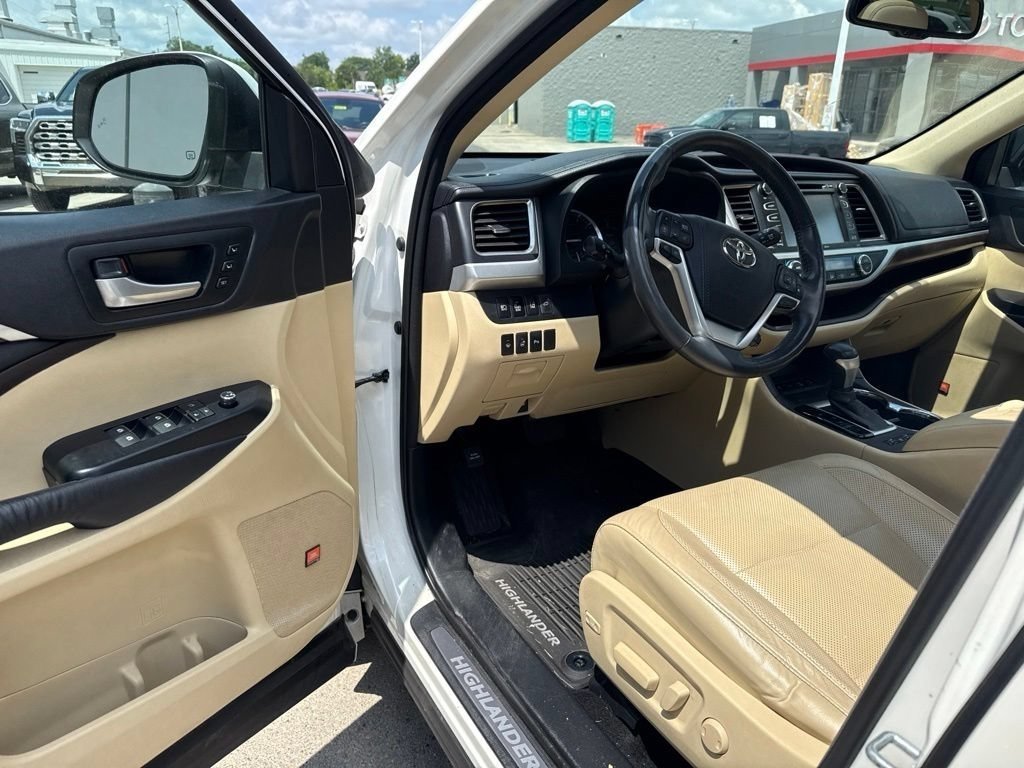 Used 2016 Blizzard Pearl Toyota Limited Platinum V6 image 25