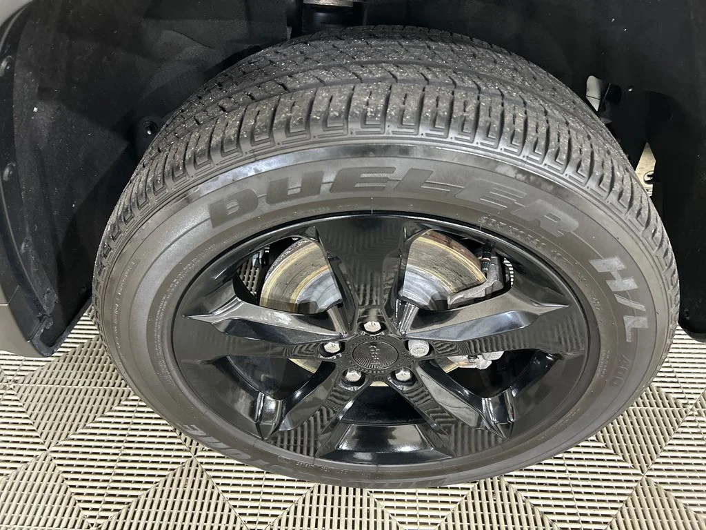 Used 2024 Silver Jeep Altitude X image 10