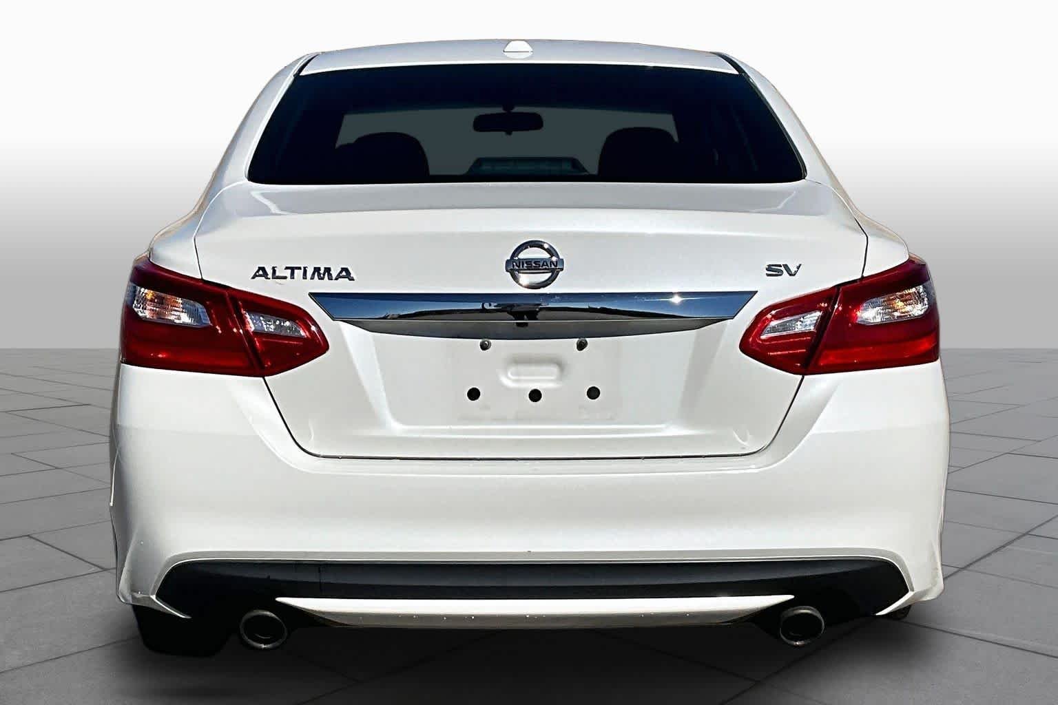 Used 2017 Pearl White Nissan 2.5 SV image 5