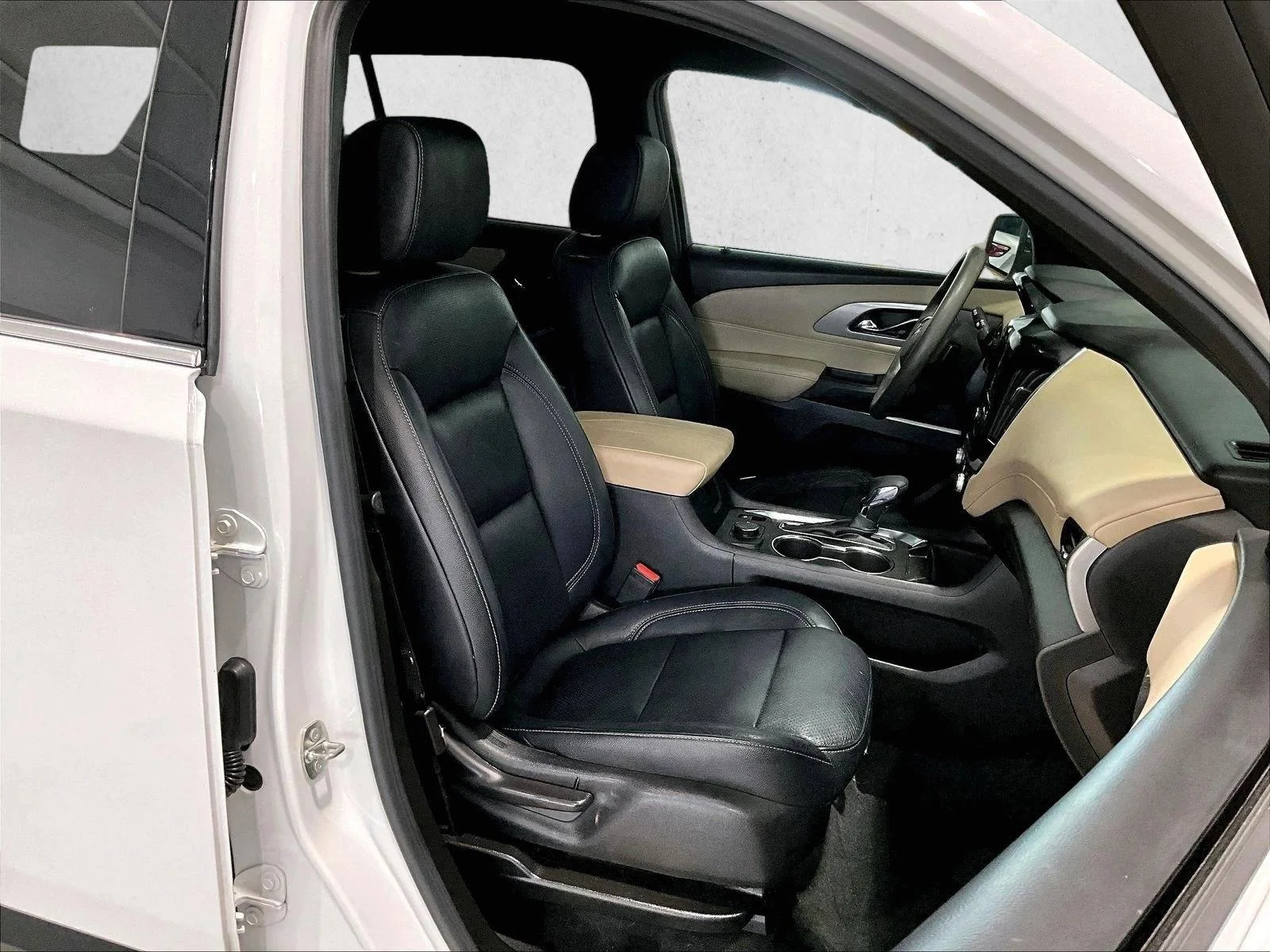 Used 2023 Summit White Chevrolet LS image 9