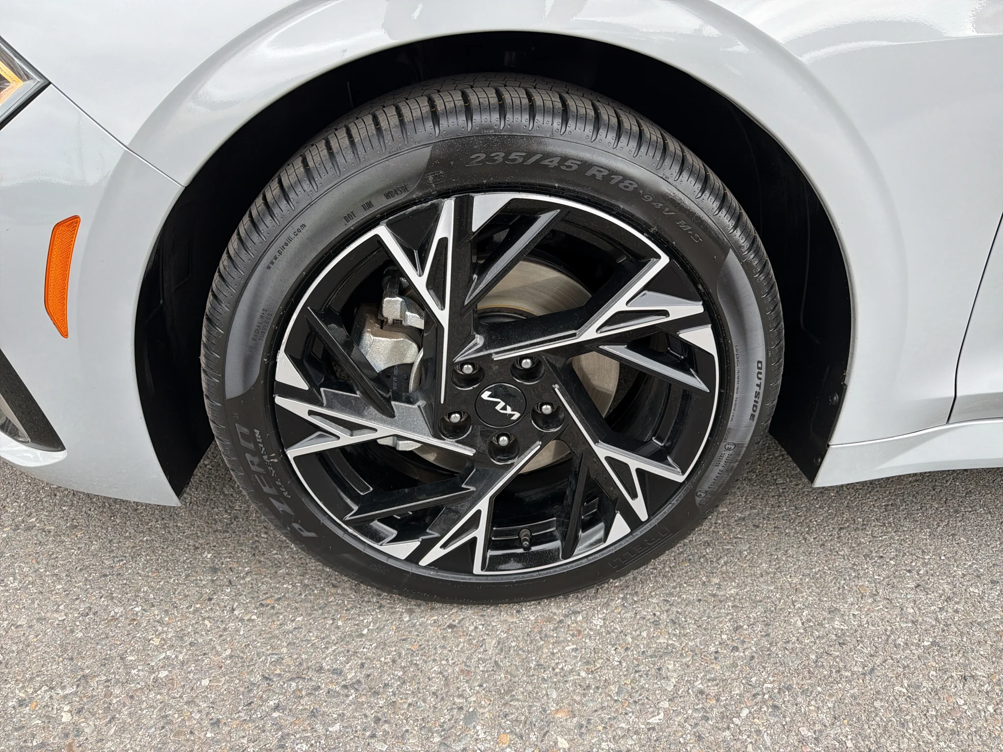 Certified Used 2025 Wolf Gray Kia GT-Line image 9