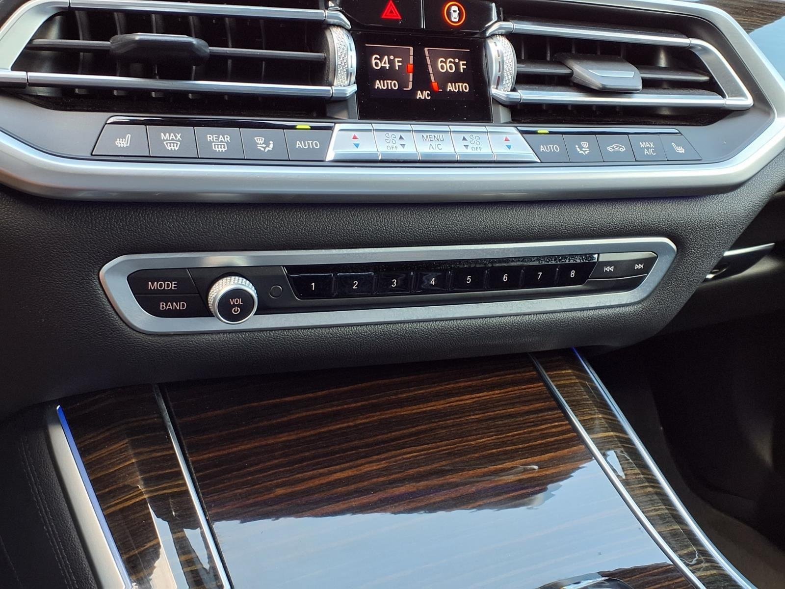 Used 2020 Black Sapphire Metallic BMW sDrive40i image 5