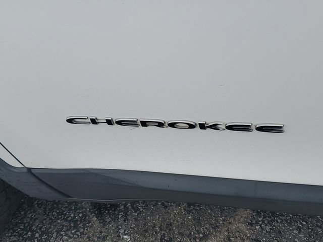 Used 2018 White Jeep Latitude Plus image 26