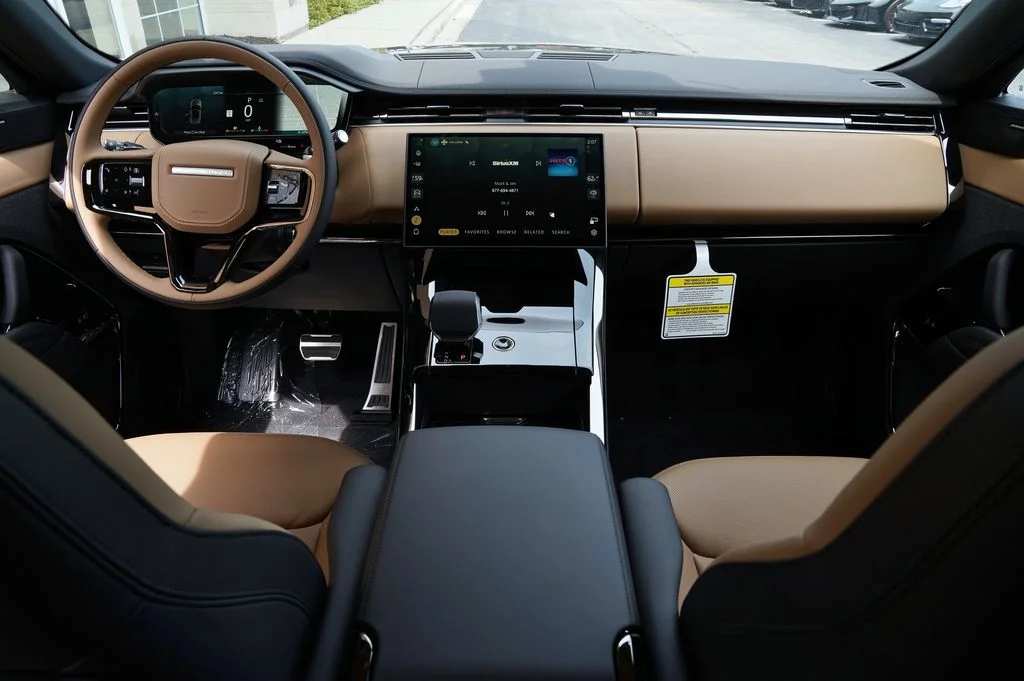 New 2026 Carpathian Grey Land Rover Dynamic SE image 9