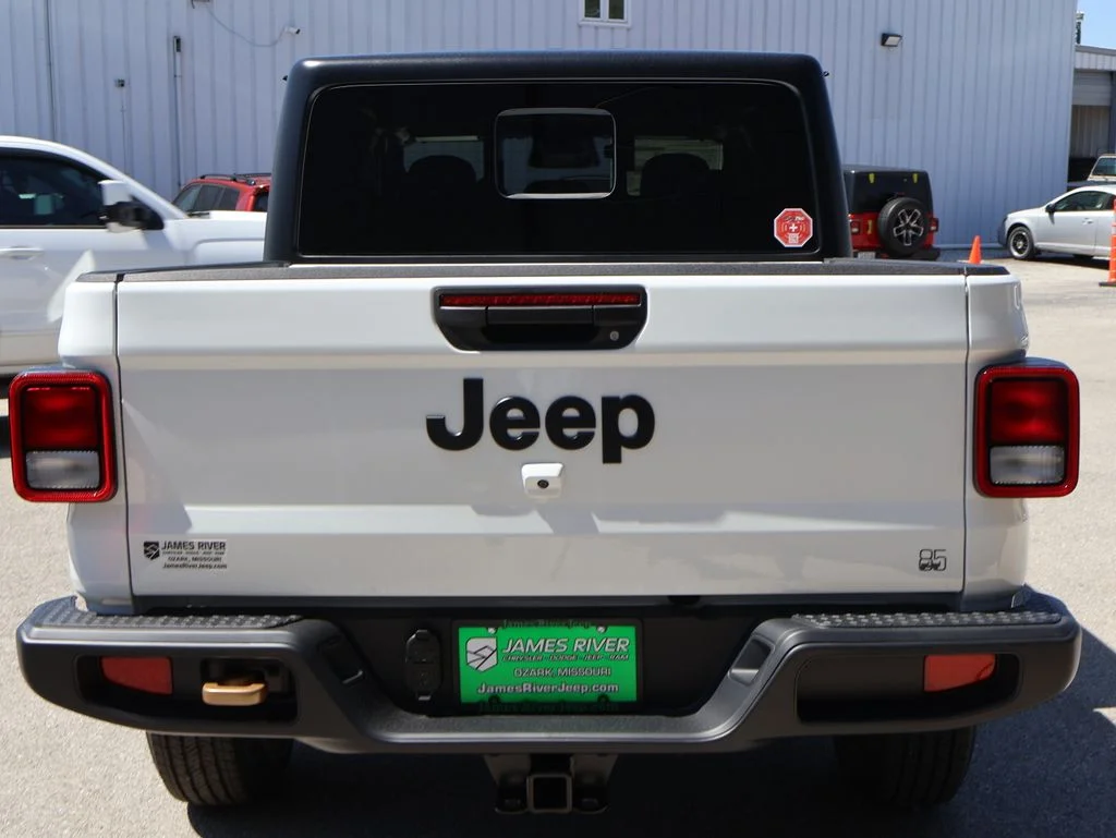 New 2026 Bright White Clear-Coat Exterior Paint Jeep 85th Anniversary Edition image 4
