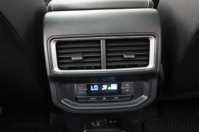 2025 Volkswagen Atlas SE w/Tech - Photo 23