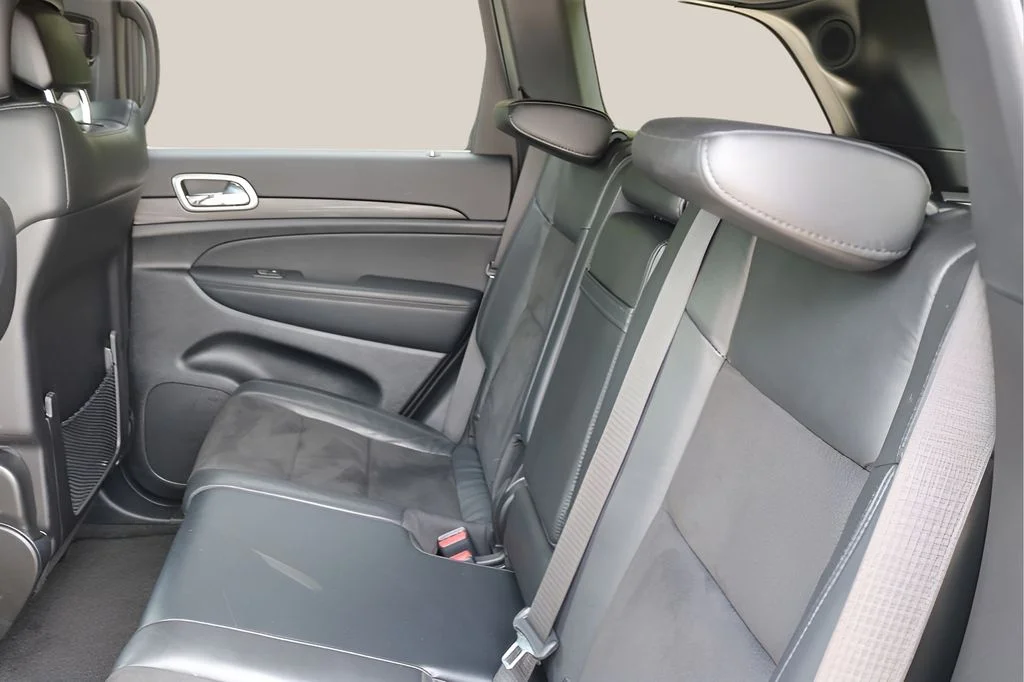Used 2022 White Jeep Laredo X image 19