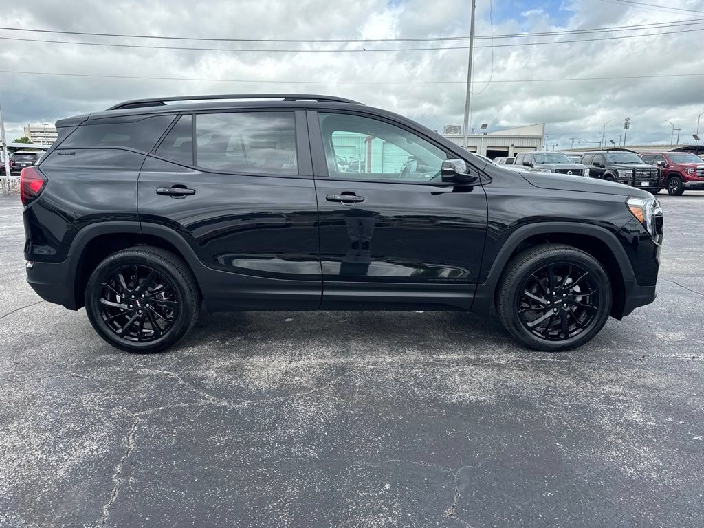 Used 2024 Ebony Twilight Metallic GMC SLE image 5