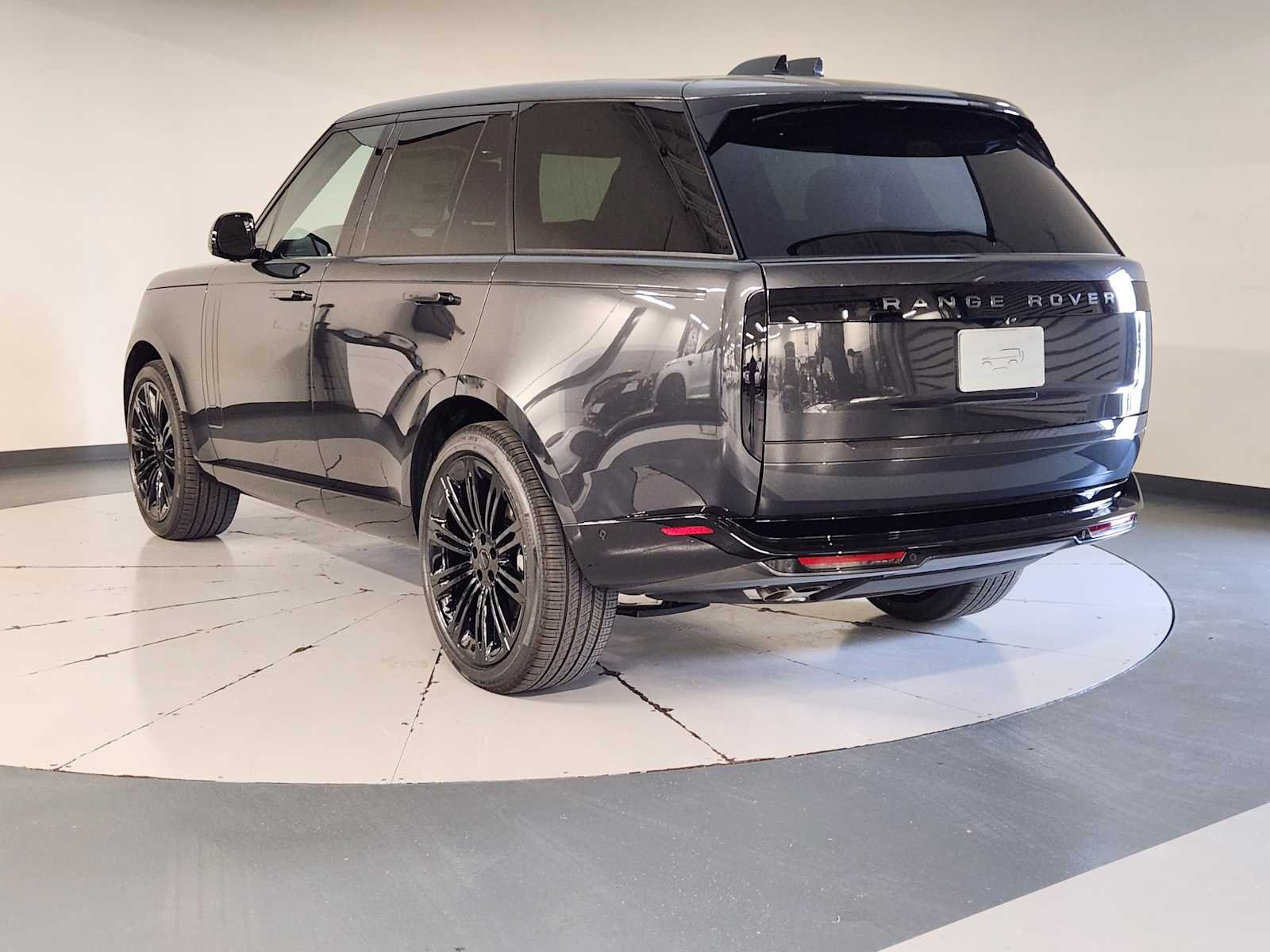 New 2026 Carpathian Grey Premium Metallic Land Rover SE image 6