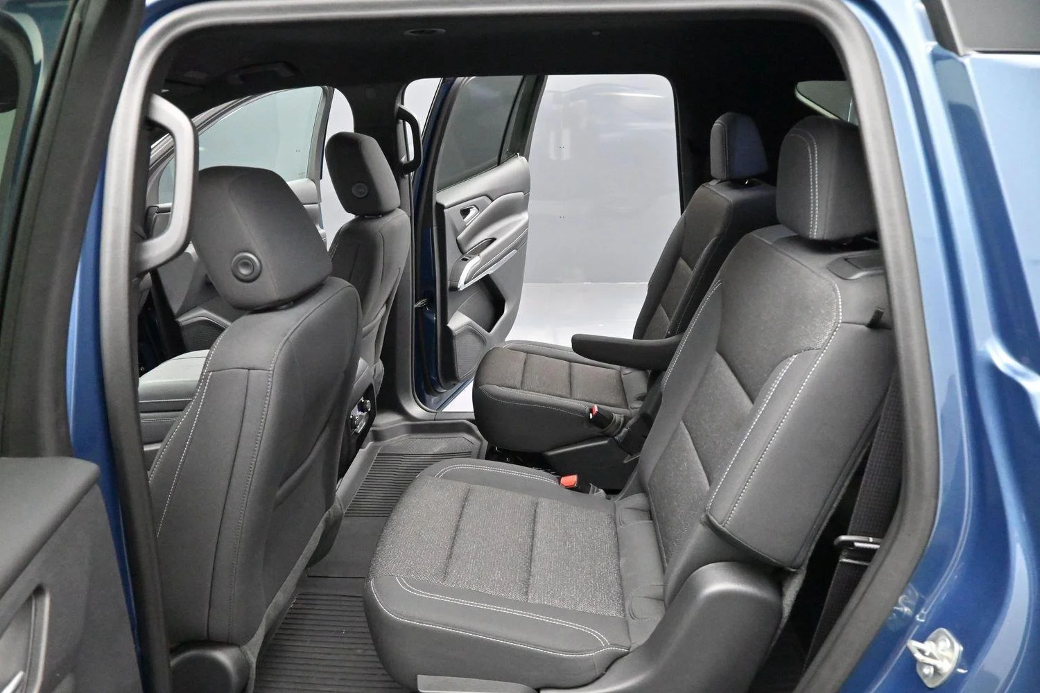 Used 2024 Lakeshore Blue Metallic Chevrolet LT image 28