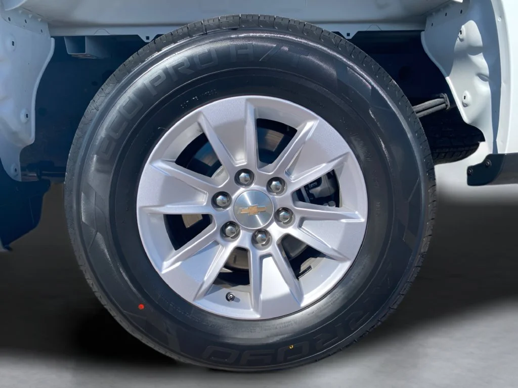 Used 2025 Summit White Chevrolet WT image 28