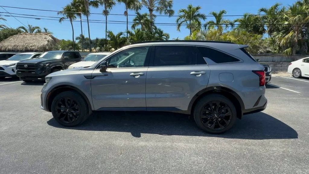 Used 2023 Silver Kia SX image 5
