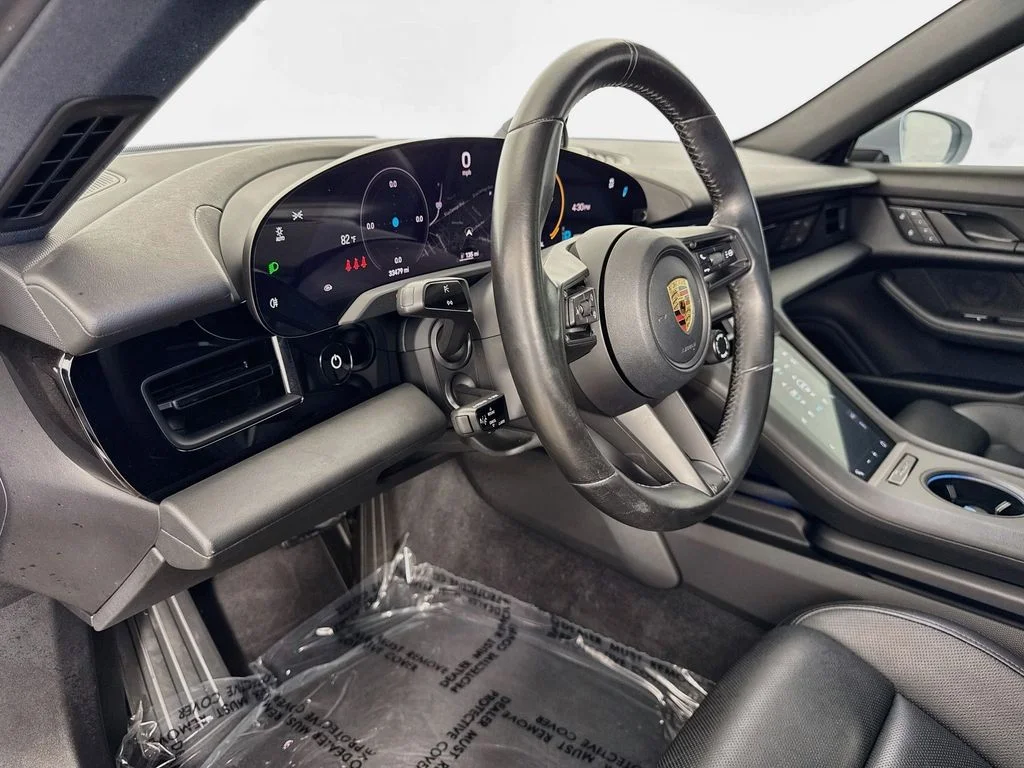 Used 2023 White Porsche Base image 9