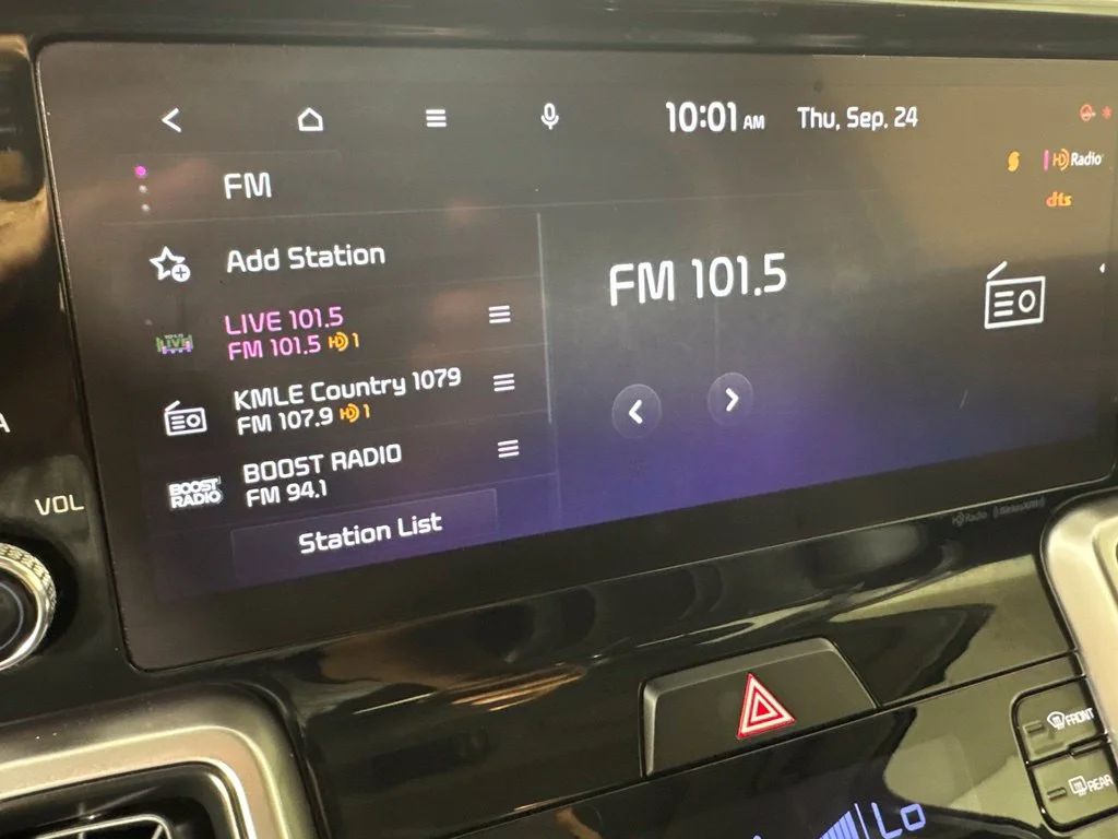 Used 2023 Silver Kia S image 28